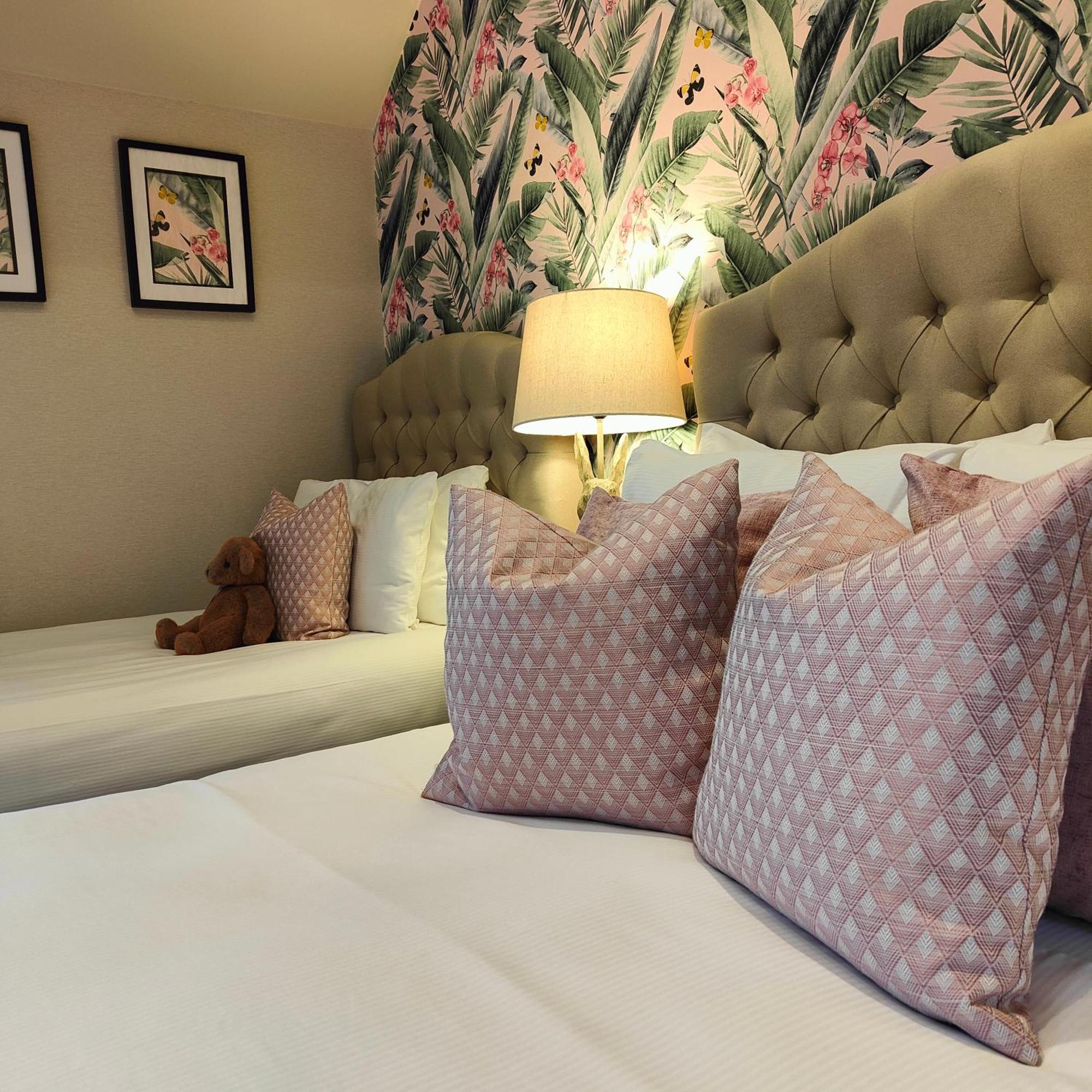 เดอะ คอร์เนอร์ เฮาส์ Bed & Breakfast โลเวสทอฟต์ ภายนอก รูปภาพ